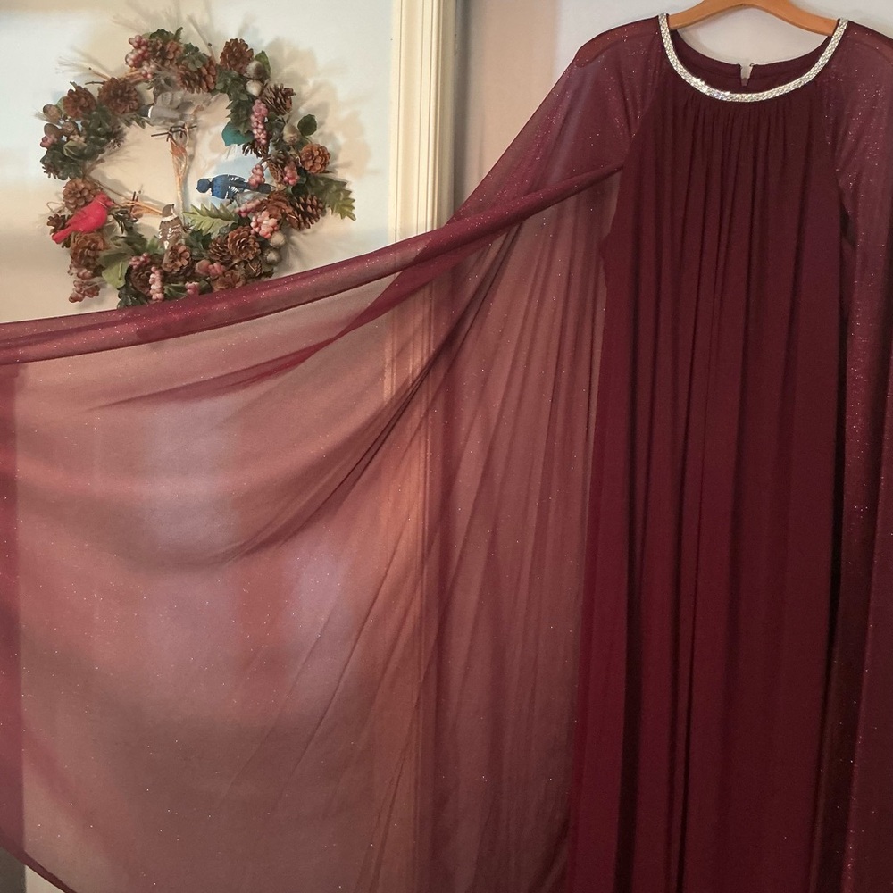 Elegant Burgundy sleeveless Evening Dress with glittery cape - Picture 2 of 7